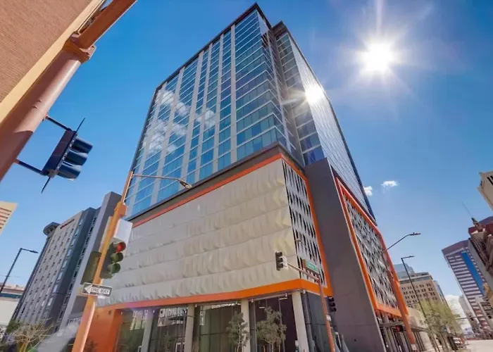 Boulevard Luxe Downtown Pool Gym & Parking Apartment Phoenix