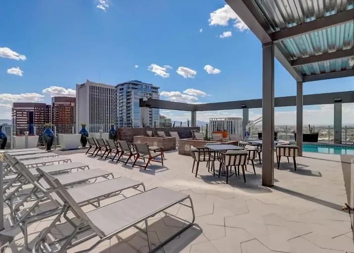 Boulevard Luxe Downtown Pool Gym & Parking Apartment *